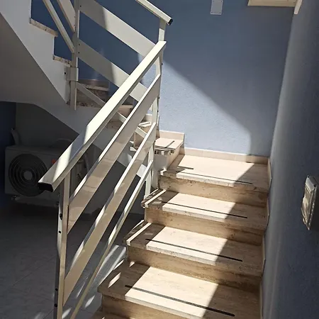 La Casa Di Lucy Tatil Evi