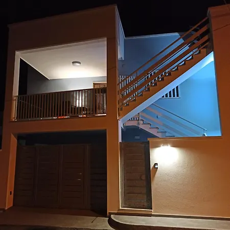 La Casa Di Lucy Tatil Evi